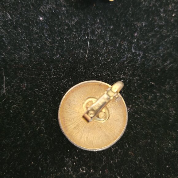 Vintage Trifari White Button Clip on Earrings - Picture 4 of 6